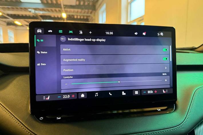 Hvid Skoda Enyaq fra 2024