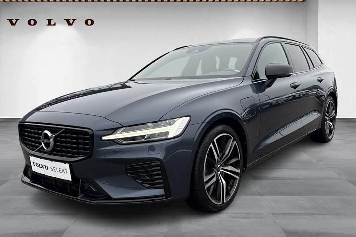 Blå Volvo V60 fra 2022 set udefra
