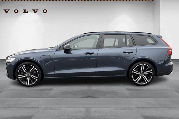 Blå Volvo V60 fra 2022