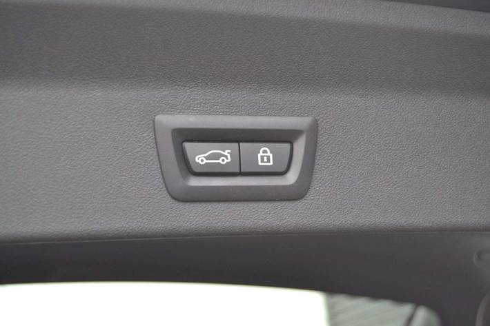 Blå BMW iX3 fra 2024