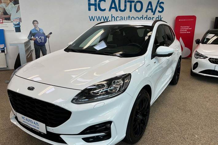 Hvid Ford Kuga fra 2020 set udefra