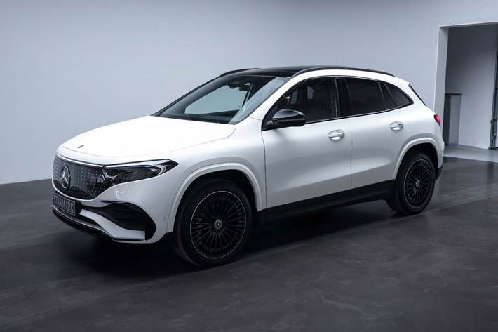 Hvid Mercedes EQA250+ fra 2025 set udefra