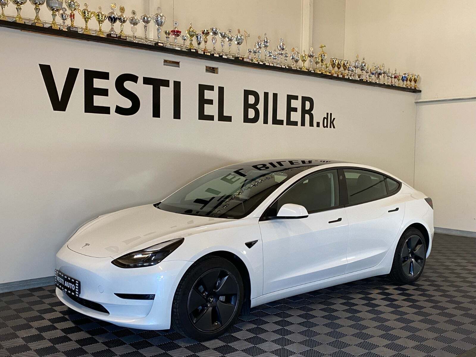 Tesla Model 3 Long Range AWD