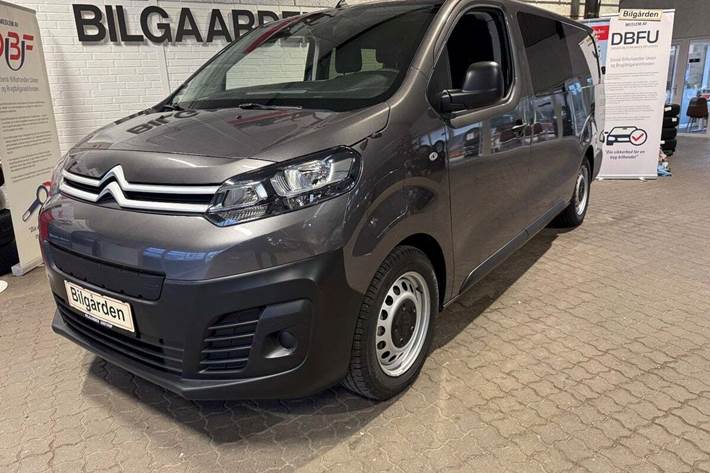 Sort Citroën e-Jumpy fra 2023 set udefra