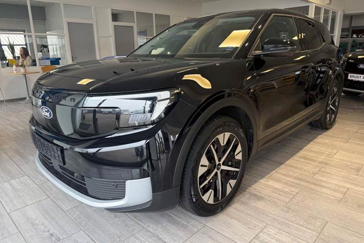 Sort Ford Explorer fra 2025 set udefra