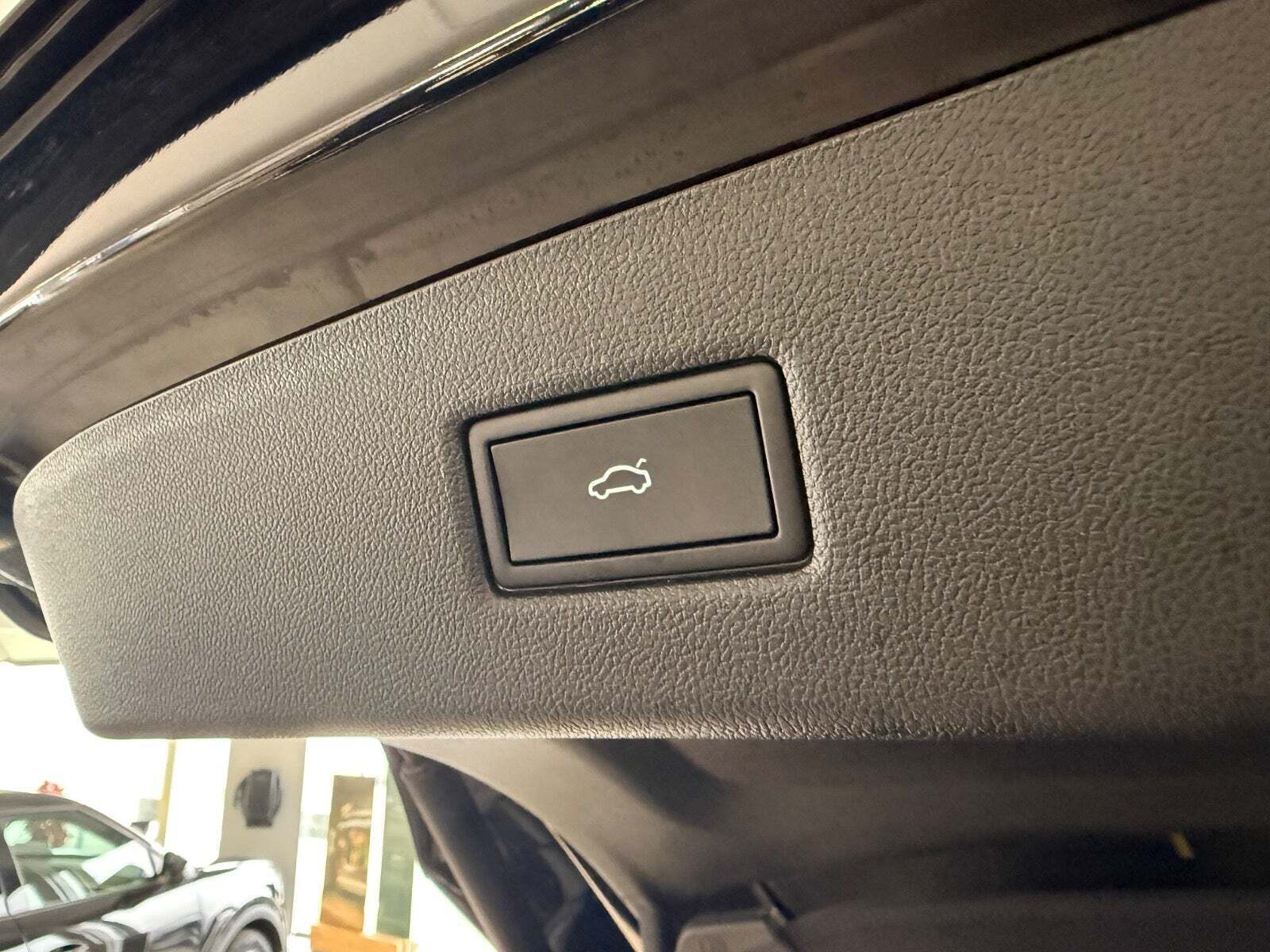 Sort Ford Explorer fra 2025