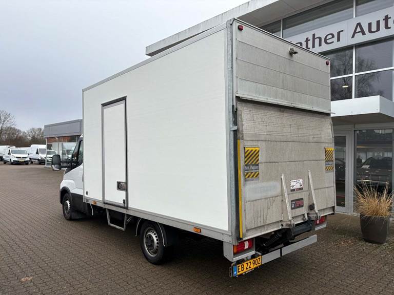 Iveco Daily 2,3 35S16 4100mm Box m/lift AG8