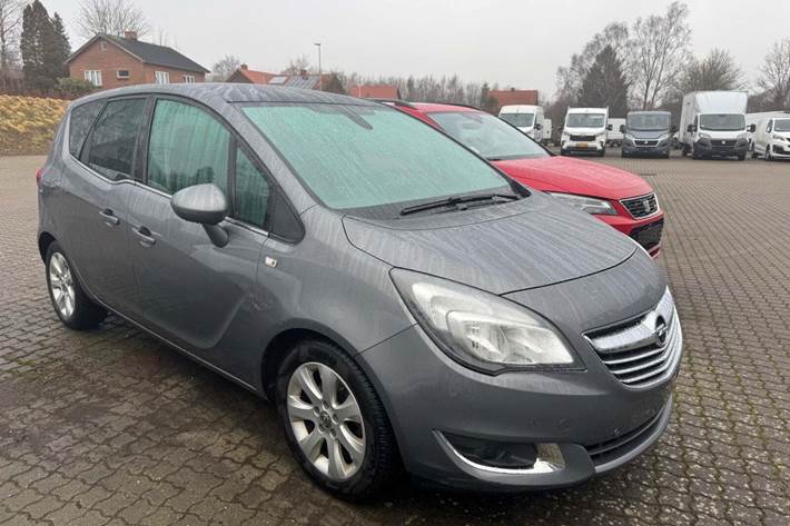 Grå Opel Meriva fra 2016