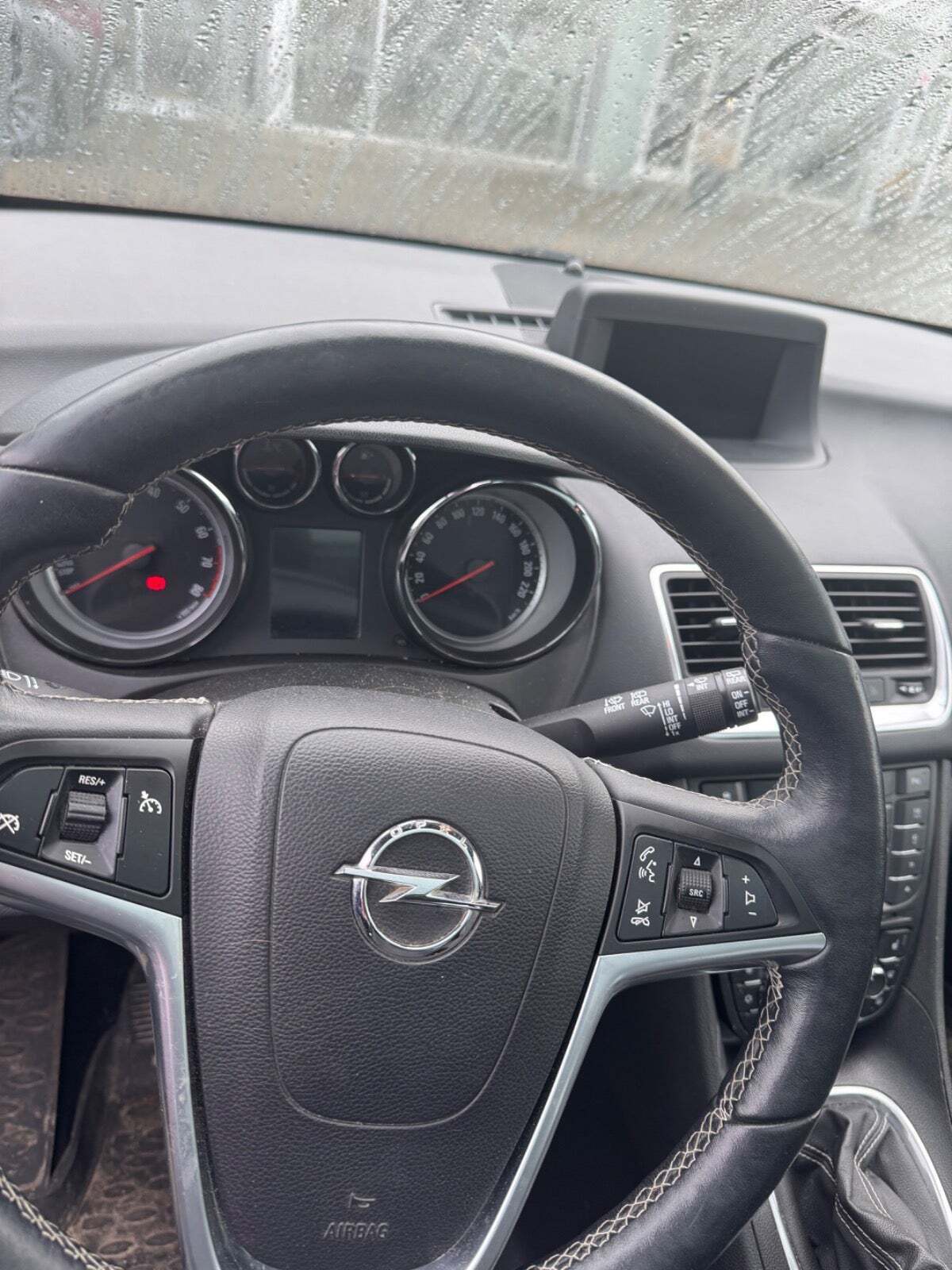 Grå Opel Meriva fra 2016