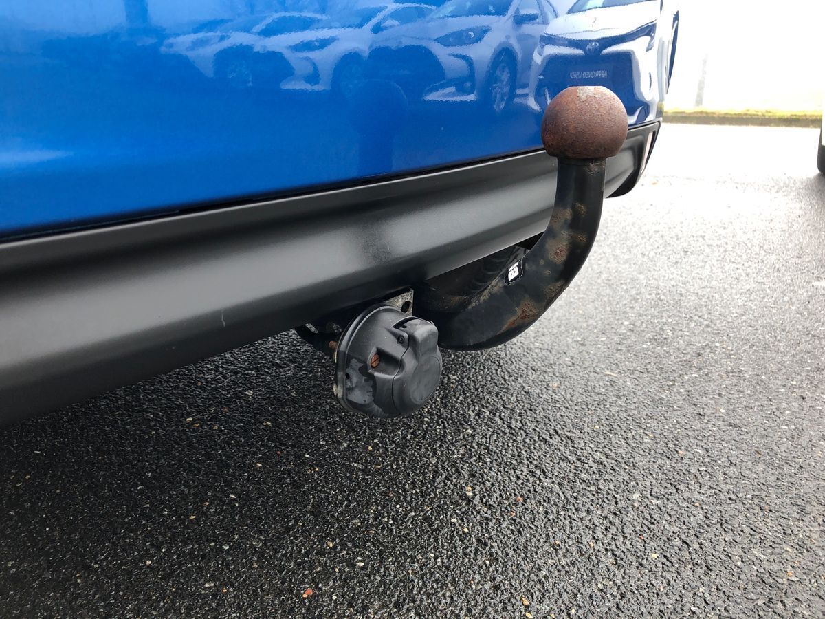 Blå Toyota Yaris fra 2016