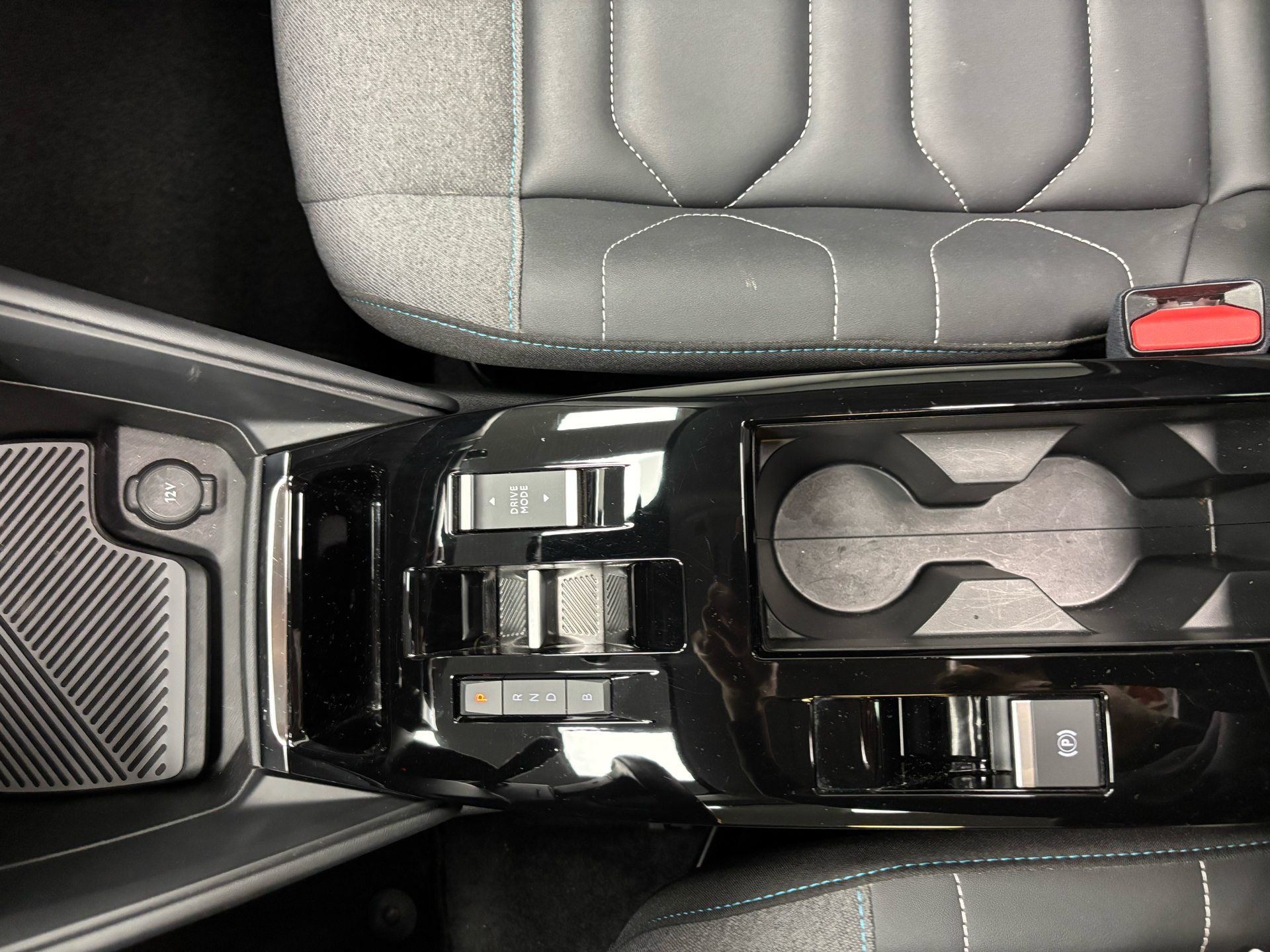 Sort Citroën ë-C4 X fra 2023