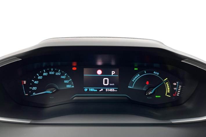 Blå Peugeot e-2008 fra 2021