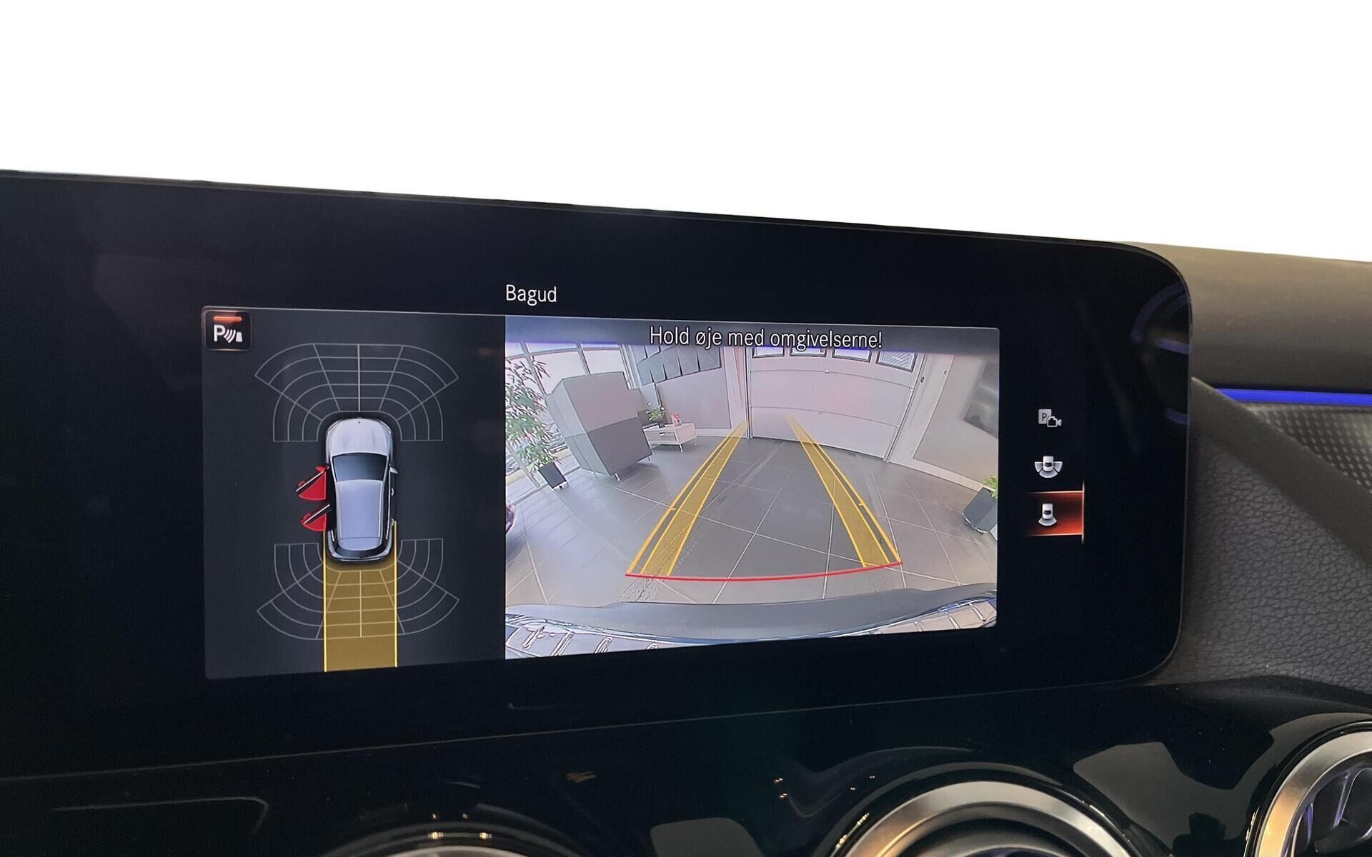 Blå Mercedes EQA 250 fra 2022