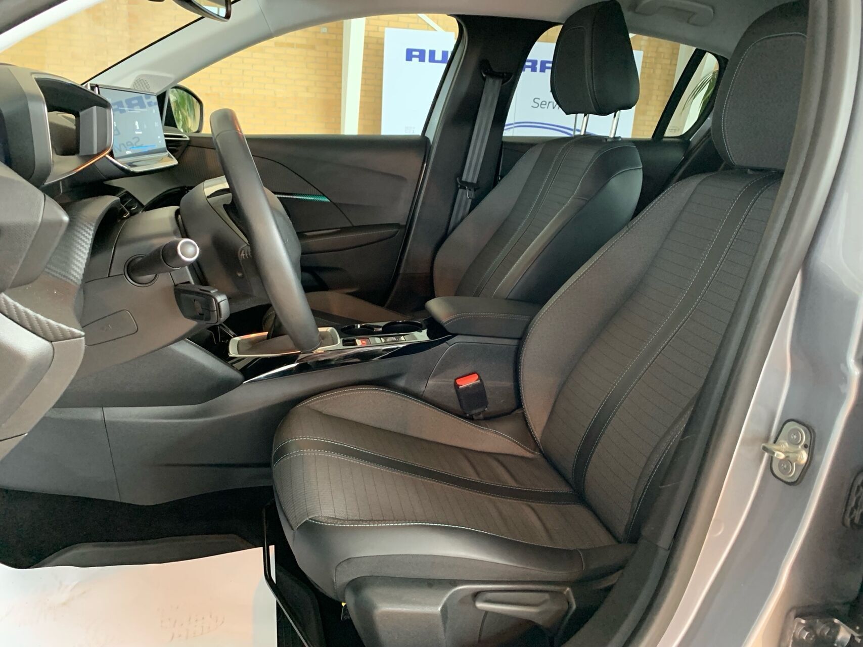 Peugeot 208 1,2 PureTech Supreme Sport 100HK 5d 6g