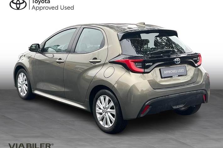 Bronze Toyota Yaris fra 2021