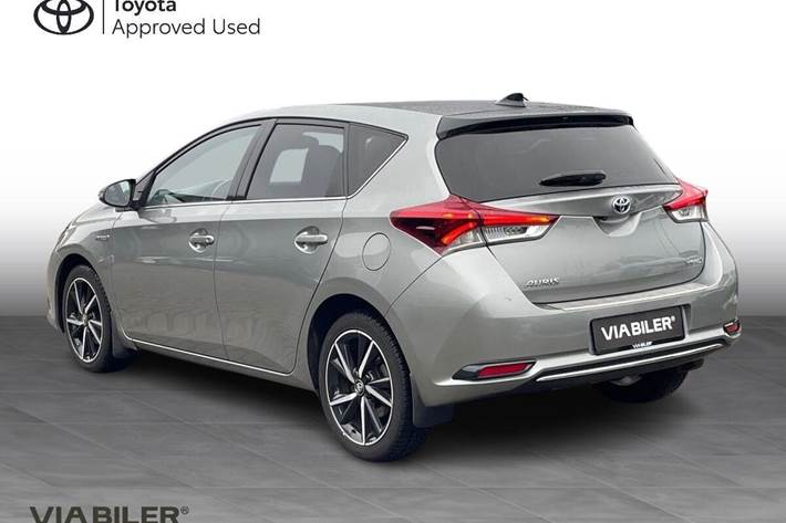 Grå Toyota Auris fra 2017