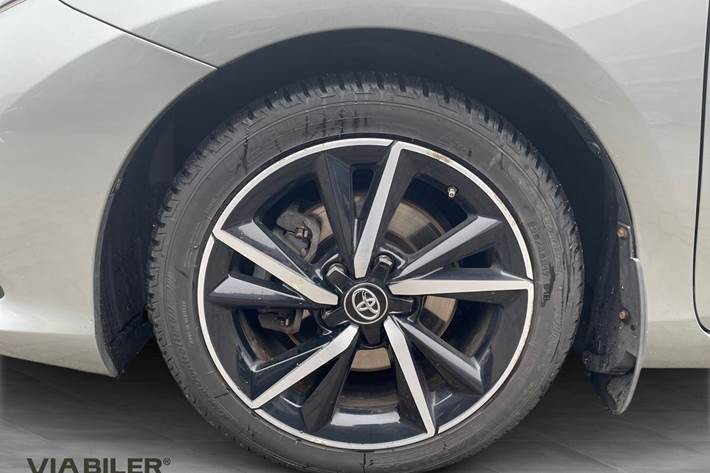 Grå Toyota Auris fra 2017