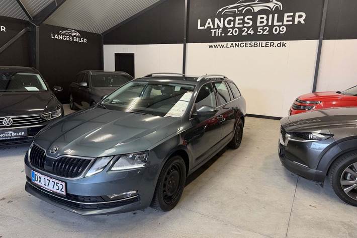 Grå Skoda Octavia fra 2020