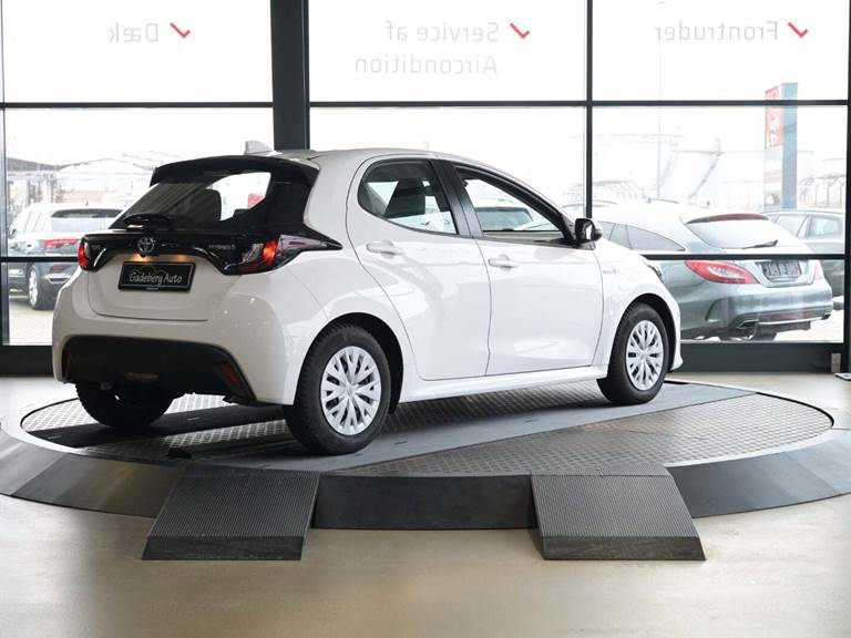 Toyota Yaris 1,5 Hybrid H3 e-CVT