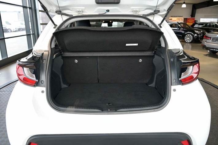 Hvid Toyota Yaris fra 2020