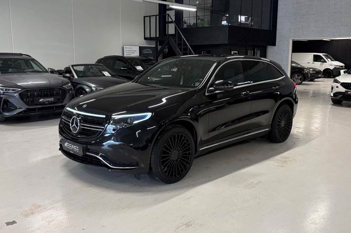 Sort Mercedes EQC400 fra 2021 set udefra