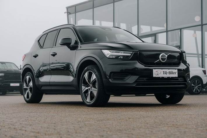 Sort Volvo XC40 fra 2022 set udefra