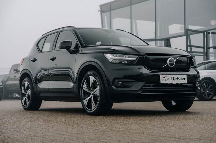 Sort Volvo XC40 fra 2021 set udefra