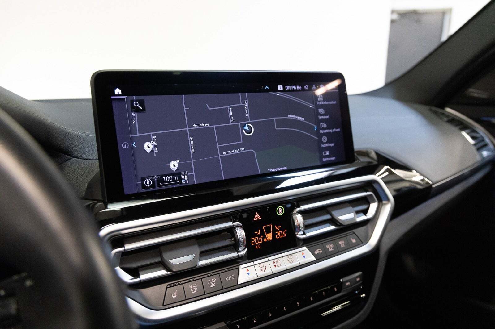 Orange BMW iX3 fra 2023