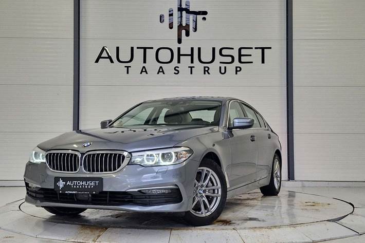 Blå BMW 530i fra 2020 set udefra