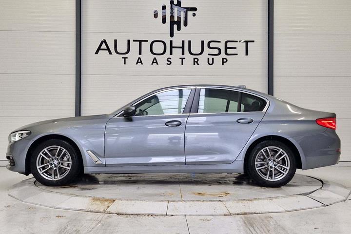 Blå BMW 530i fra 2020