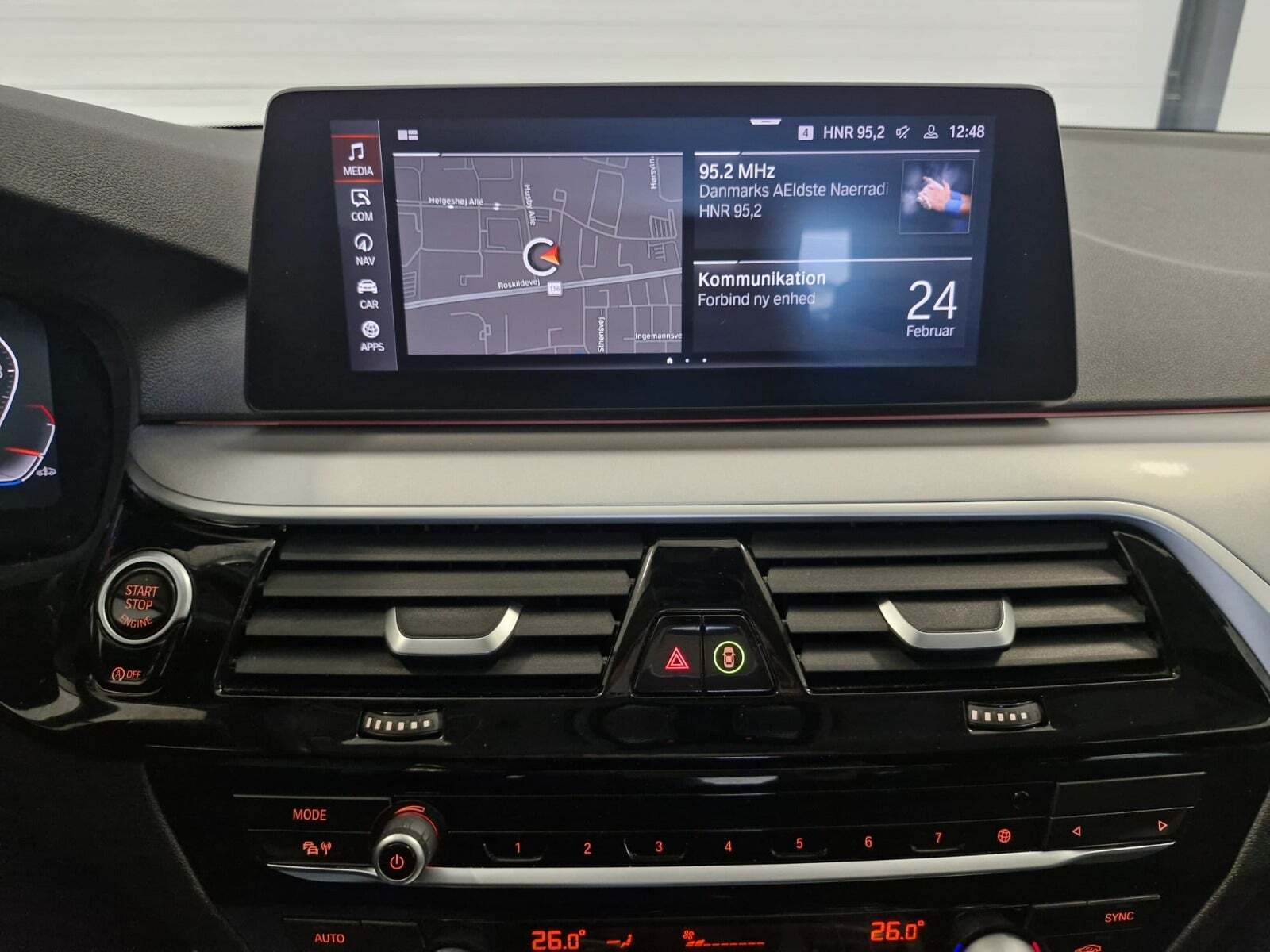 Blå BMW 530i fra 2020 set indefra