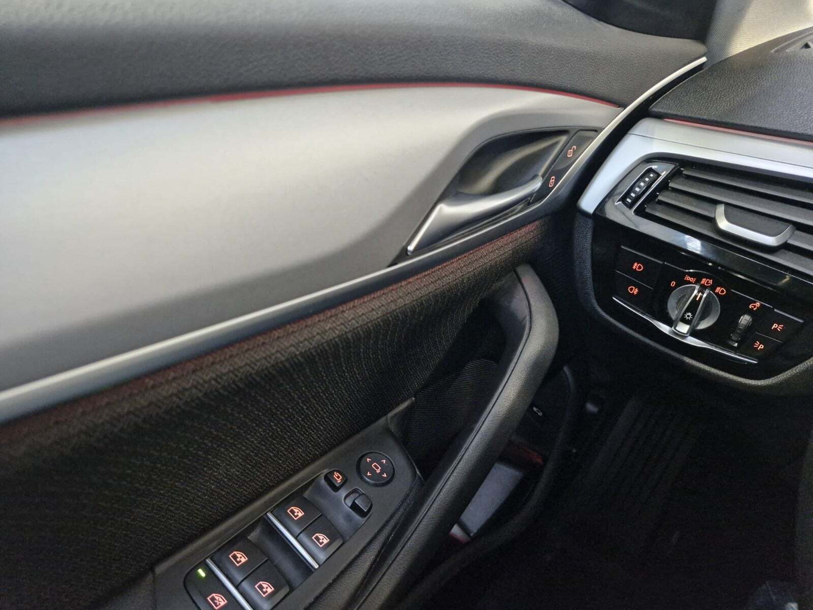 Blå BMW 530i fra 2020