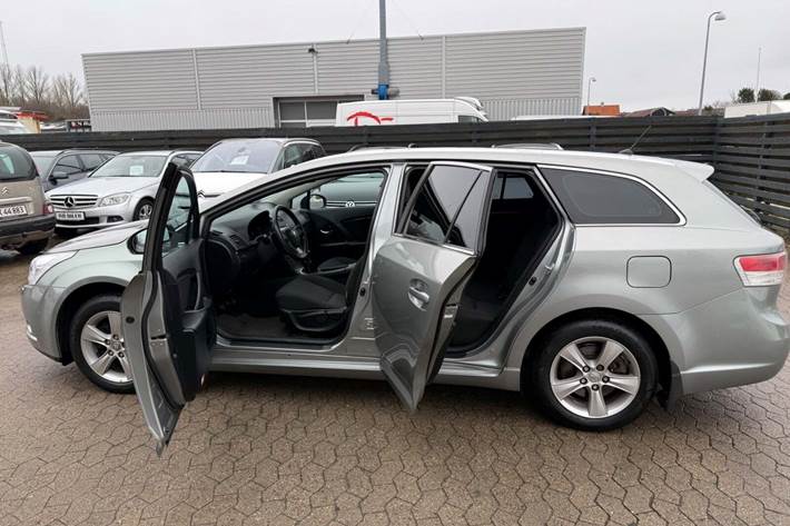 undefined Toyota Avensis fra 2009