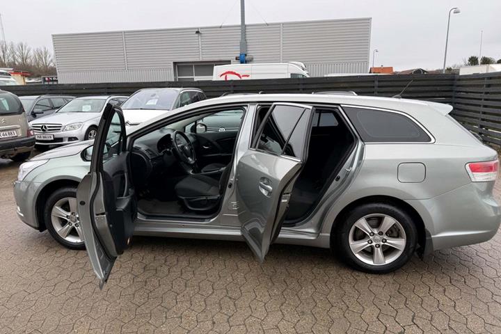 undefined Toyota Avensis fra 2009 set udefra
