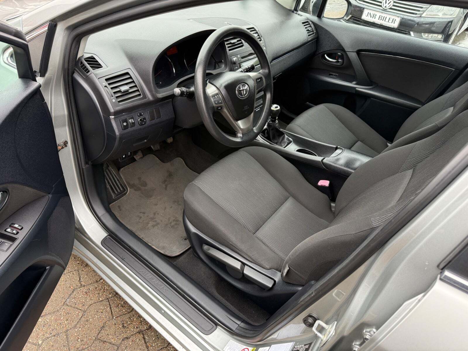 undefined Toyota Avensis fra 2009 set indefra
