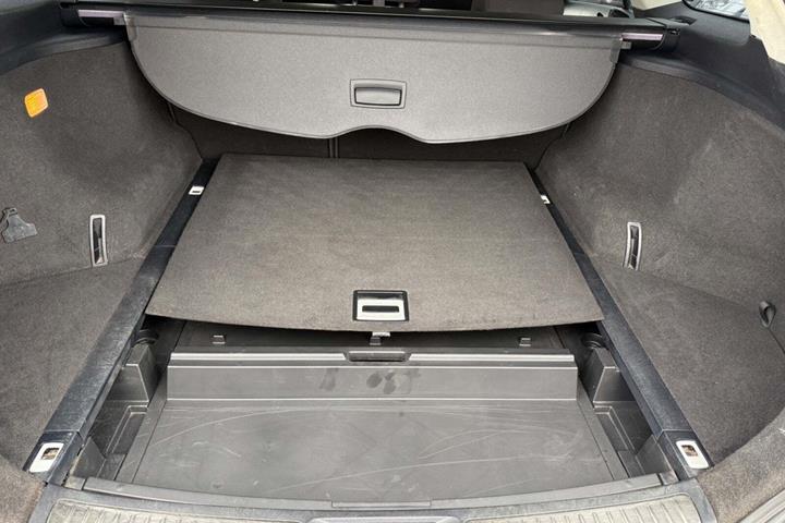 undefined Toyota Avensis fra 2009 set indefra