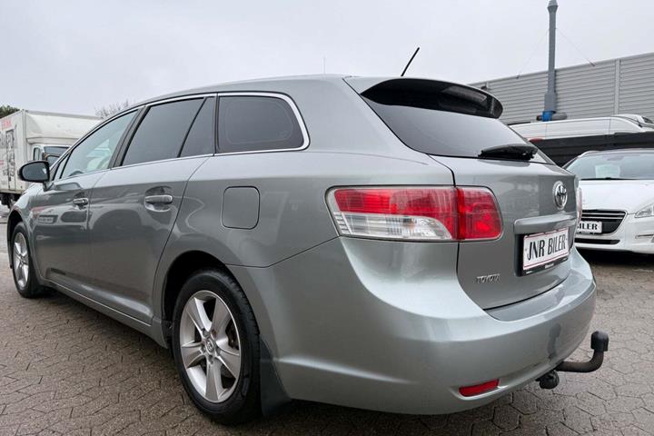 undefined Toyota Avensis fra 2009