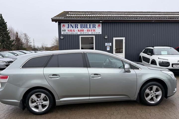undefined Toyota Avensis fra 2009