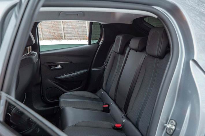 Sølv Peugeot e-208 fra 2020