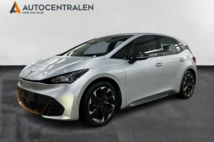 Sølv Cupra Born fra 2023 set udefra