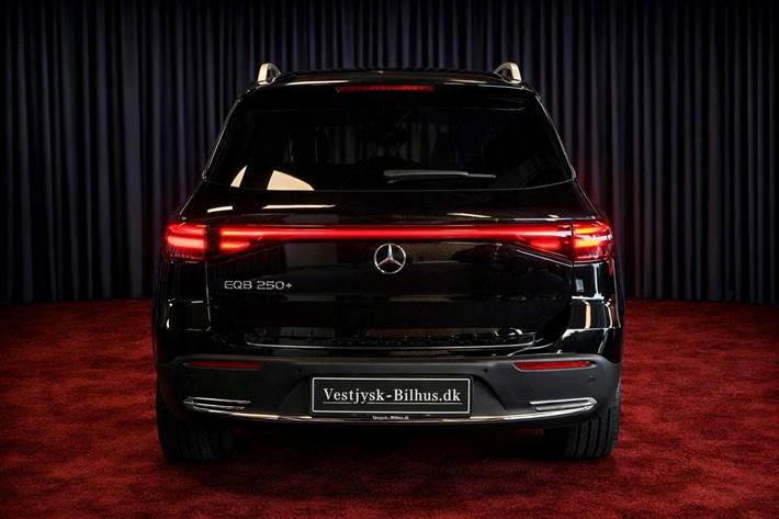 Sort Mercedes EQB250+ fra 2023