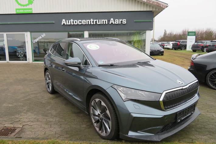 Grå Skoda Enyaq fra 2021 set udefra