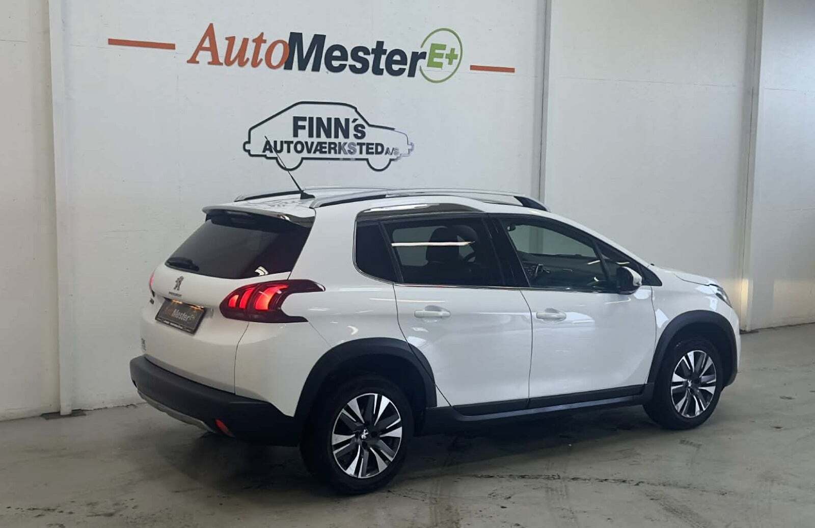 Peugeot 2008 1,2 e-THP 110 Allure Sky EAT6