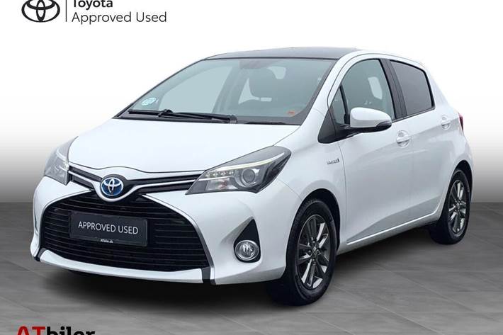 Hvid Toyota Yaris fra 2014 set udefra