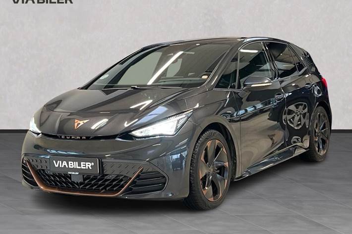 Grå Cupra Born fra 2021 set udefra
