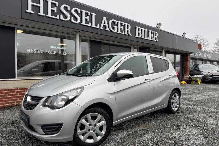 Sølv Opel Karl fra 2017 set udefra