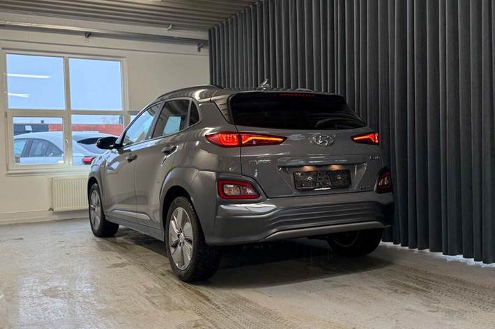 Grå Hyundai Kona fra 2021