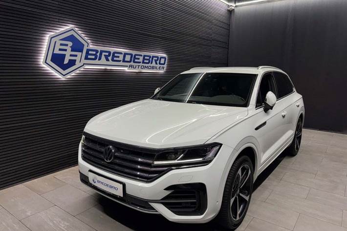 Hvid VW Touareg fra 2020 set udefra