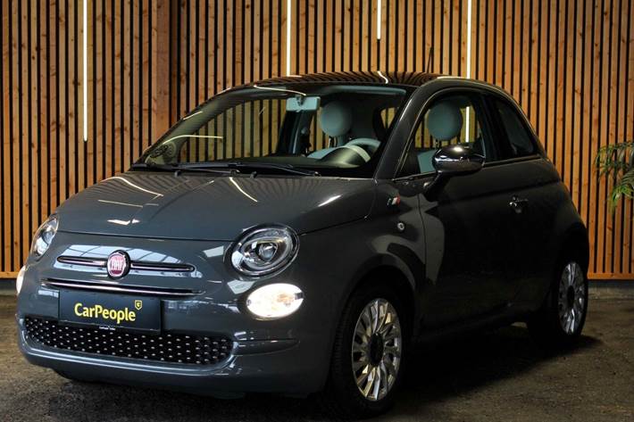 Grå Fiat 500 fra 2020 set udefra