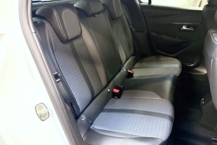 Hvid Peugeot 208 fra 2020